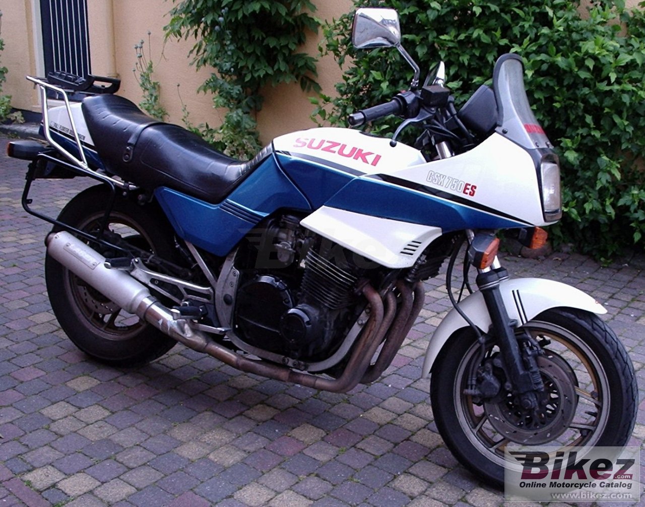 Big kirsty holtkamp gsx 750 es picture and wallpaper from Bikez.com
